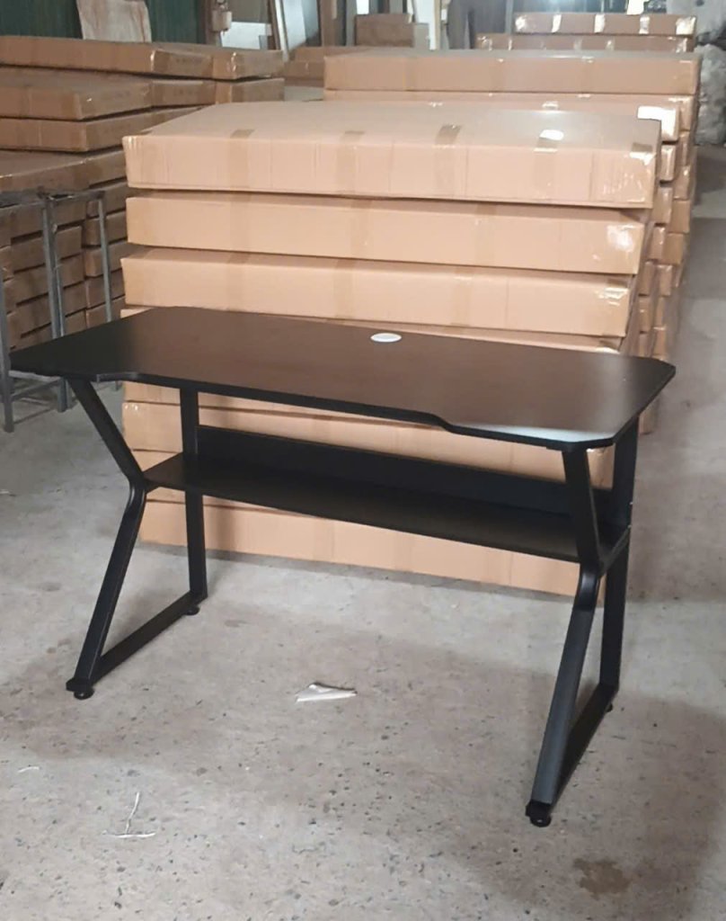 Bàn học K gaming đen có kệ